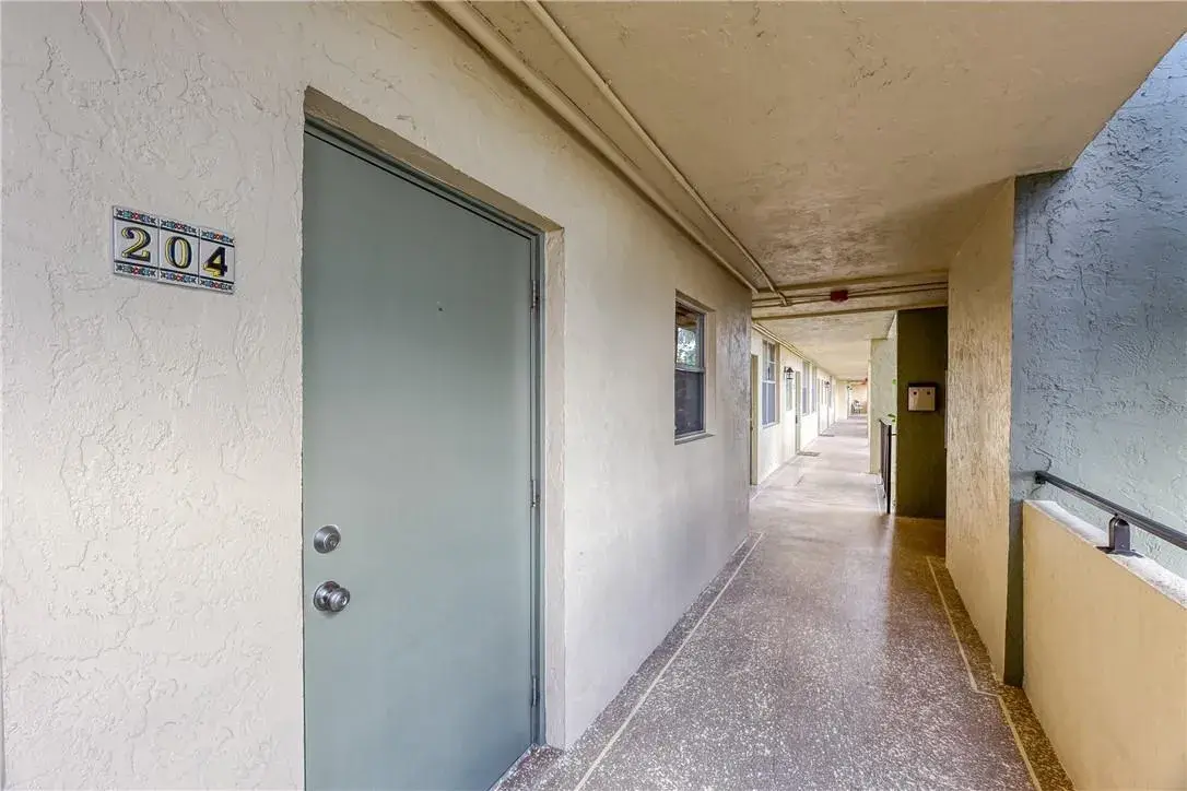 2400 NE 10th Street # 204, Pompano Beach FL 33062