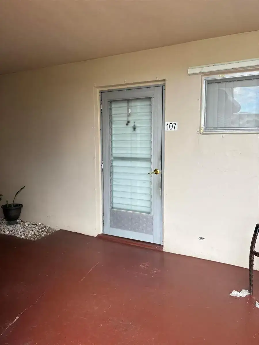 2606 Garden Drive S # 107, FL 33461 photo 2