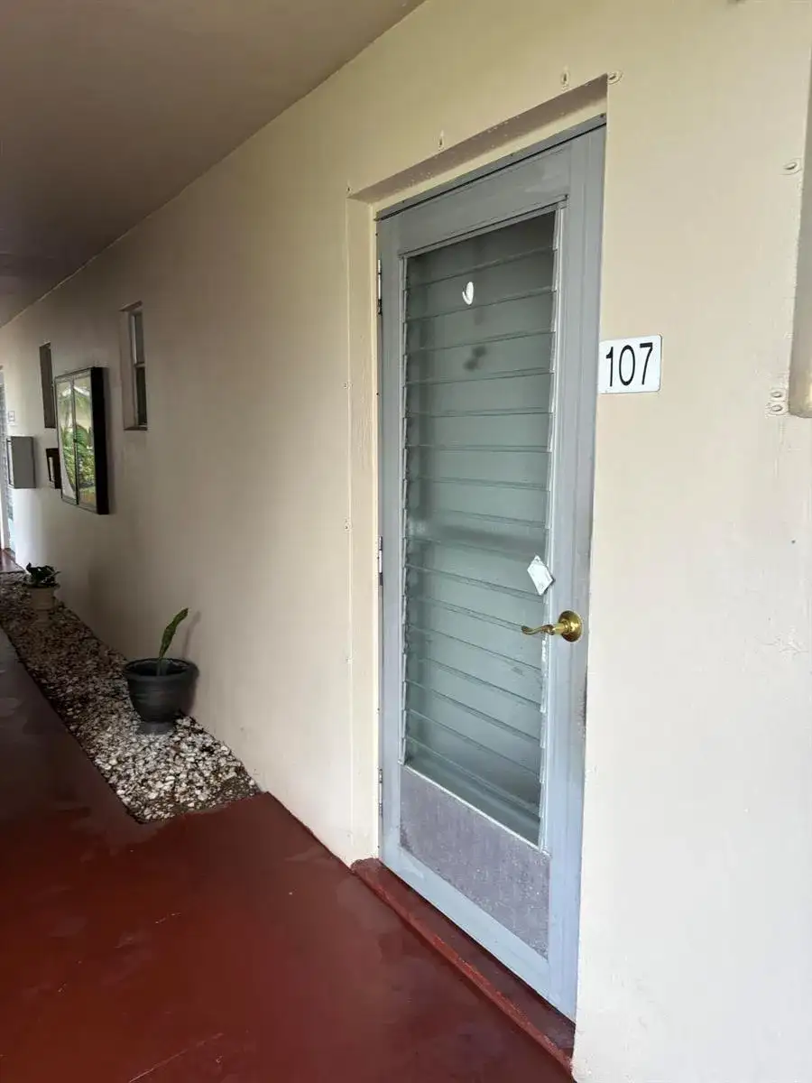2606 Garden Drive S # 107, FL 33461 photo 3
