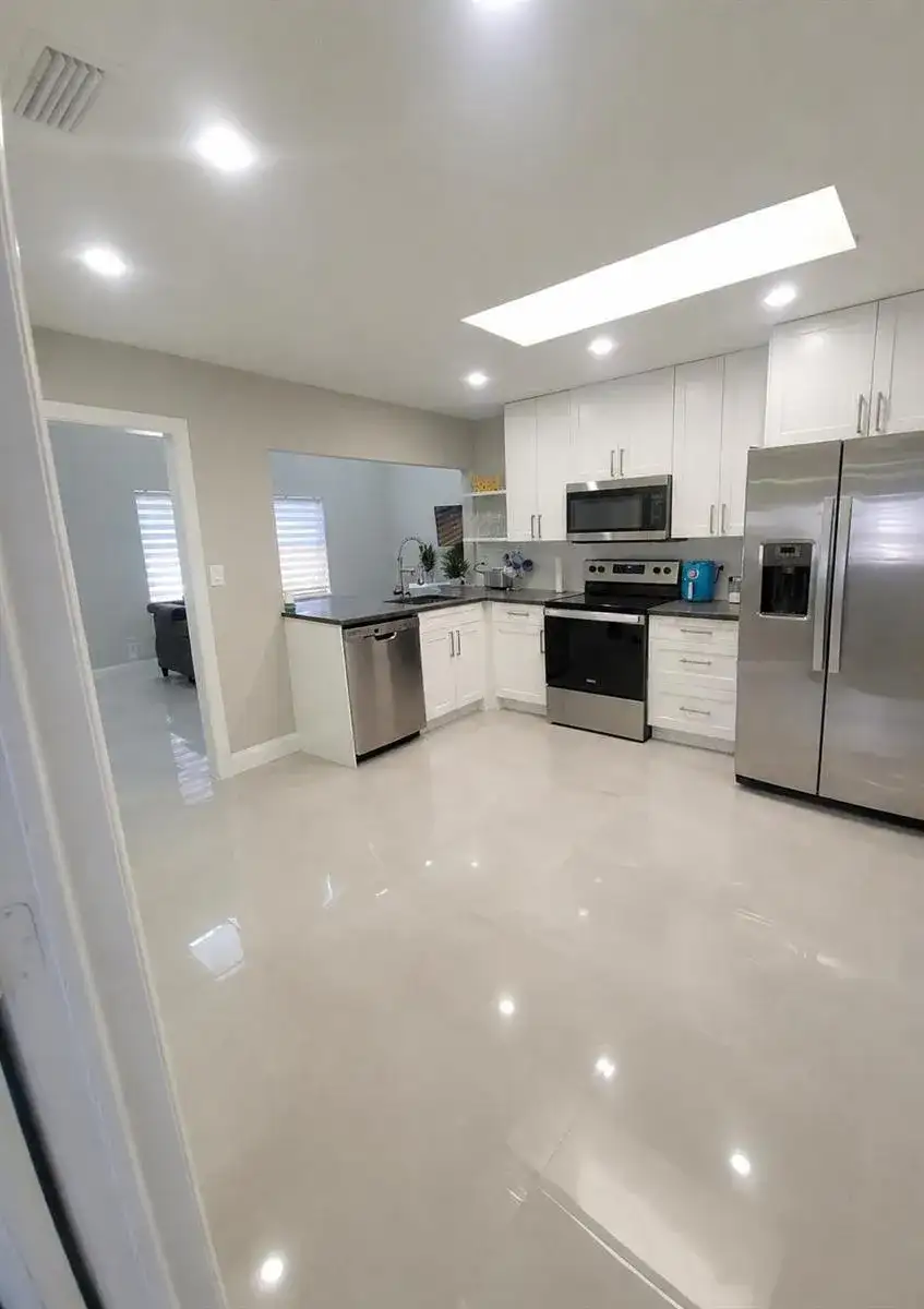 404 SE 6th Avenue, Deerfield Beach FL 33441 photo 2