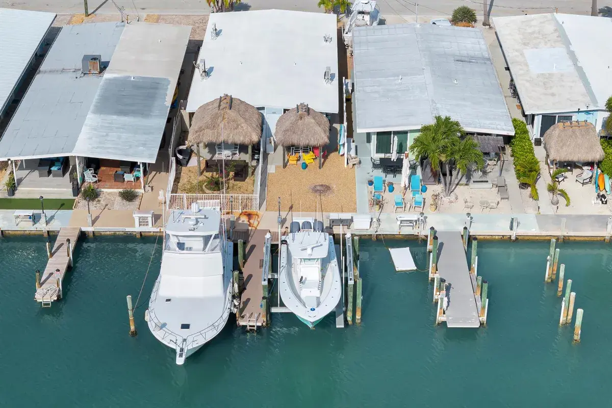 34 7th Street, FL 33051