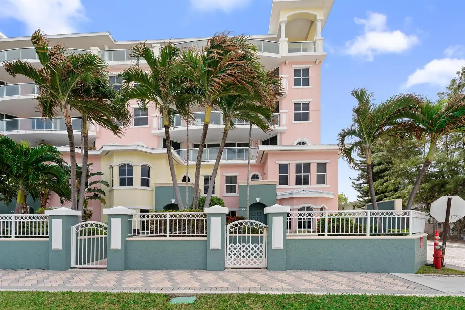 2051 SE 3rd Street, Deerfield Beach FL 33441