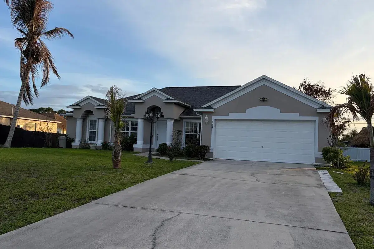 956 SW Del Rio Boulevard, Port St. Lucie FL 34953