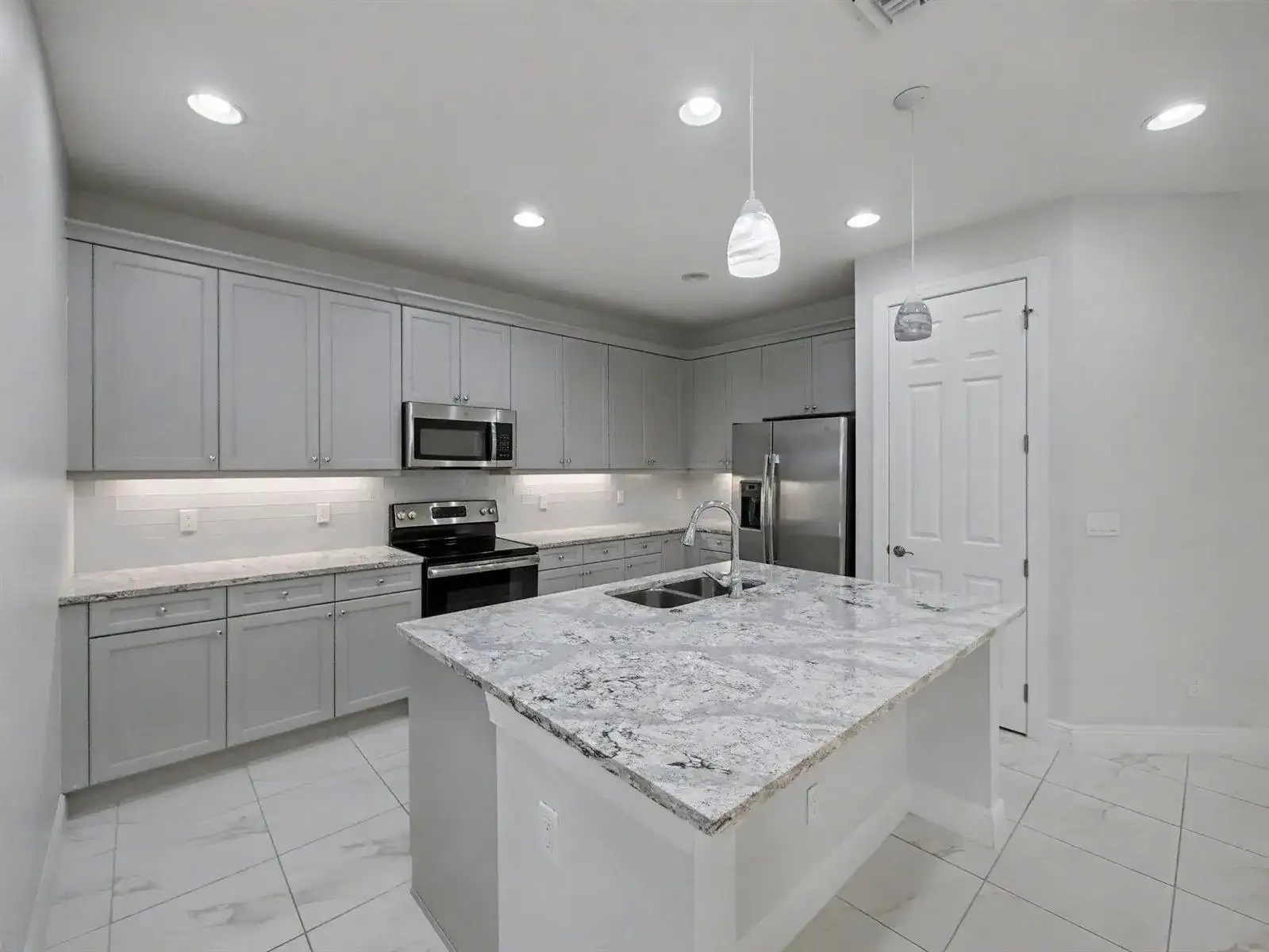 24072 SW Firenze Way, Port St. Lucie FL 34986 photo 4