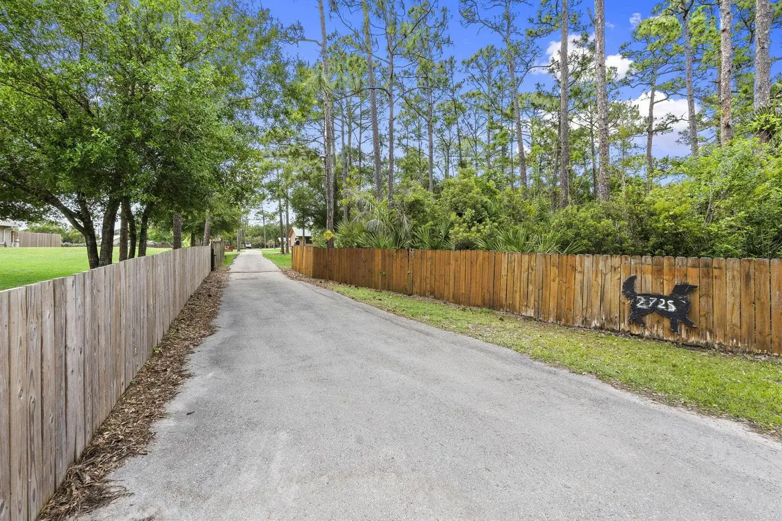 2725 Twin Oaks Trail, Fort Pierce FL 34945 photo 2