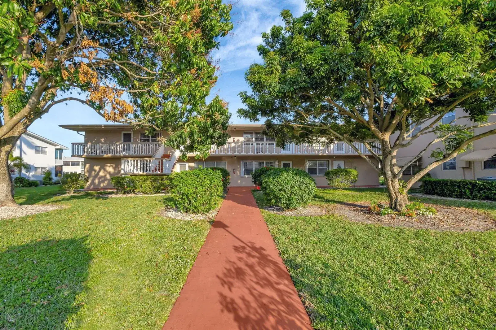 121 Bedford E, West Palm Beach FL 33417 photo 2