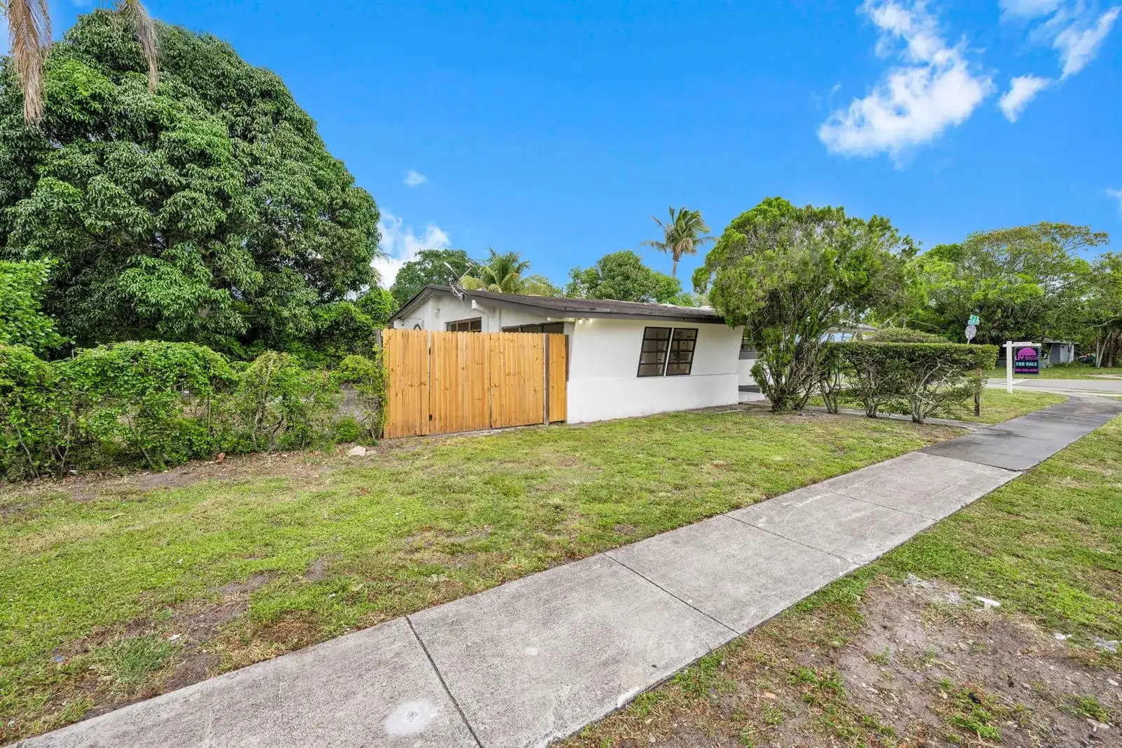 17551 NE 5th Avenue, North Miami Beach FL 33162 photo 4