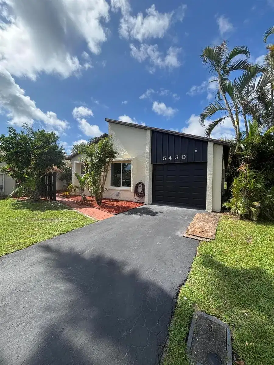 5430 Mirror Lakes Boulevard, Boynton Beach FL 33472 photo 2