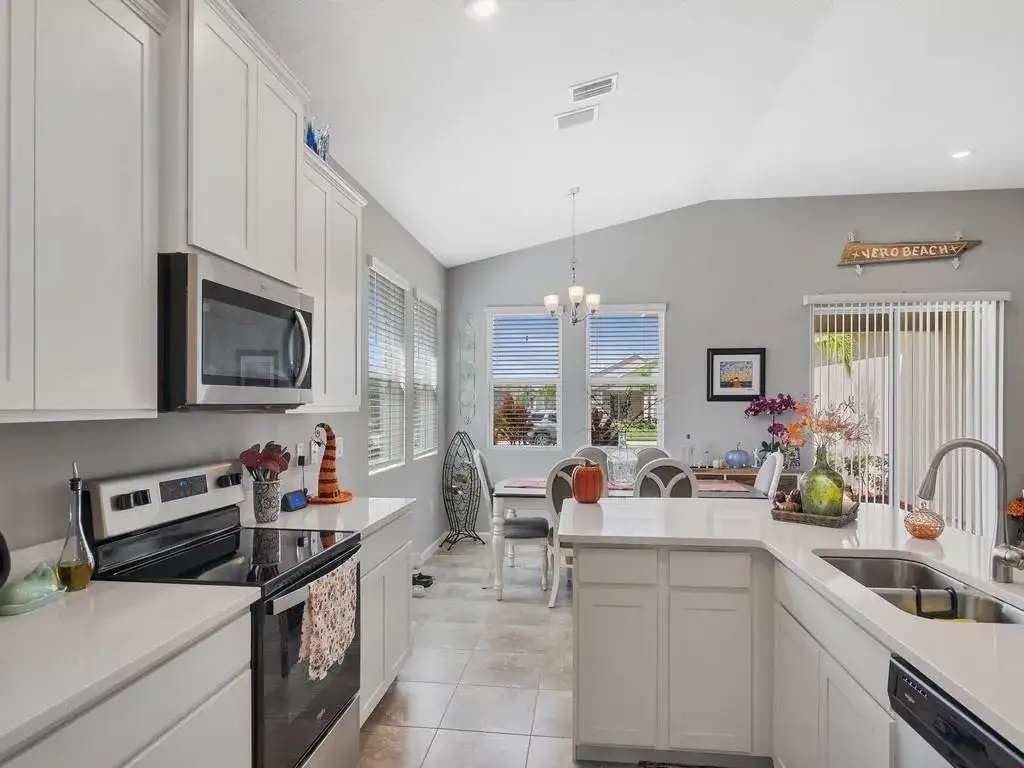 1490 Carriage Court, Vero Beach FL 32966 photo 5