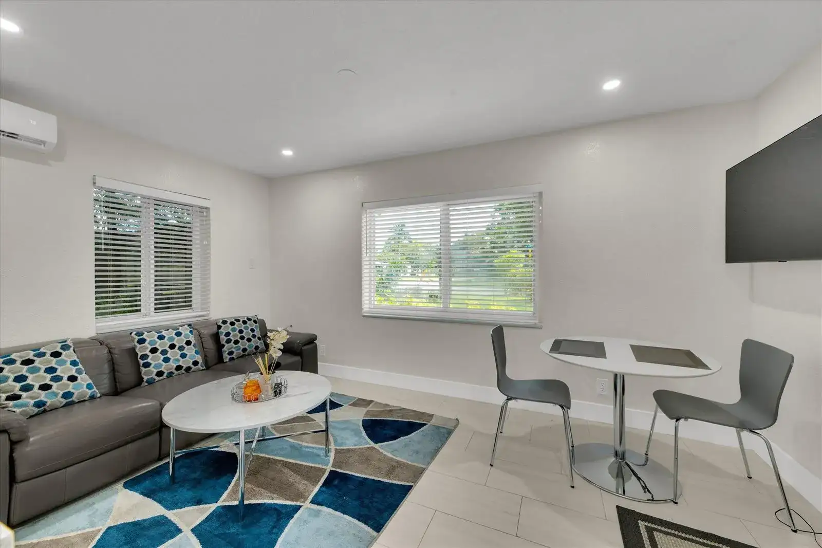 2633 NE 3rd Avenue, Wilton Manors FL 33334 photo 4