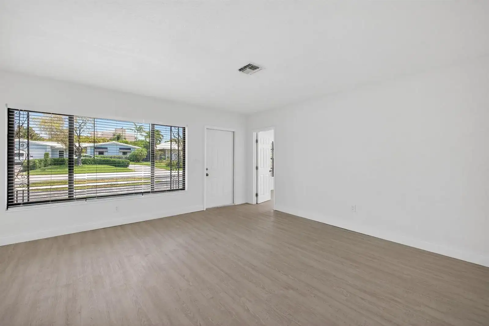 4807 NE 18th Avenue, Oakland Park FL 33334 photo 3