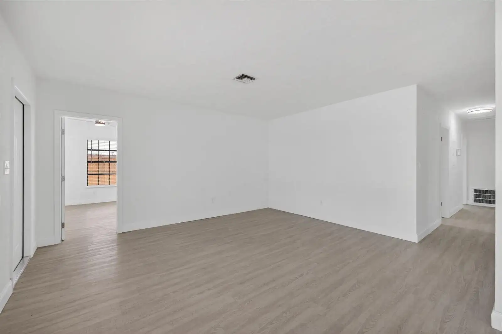4807 NE 18th Avenue, Oakland Park FL 33334 photo 4