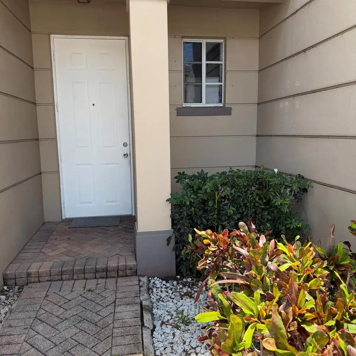 976 Abaco Lane, Riviera Beach FL 33404 photo 2