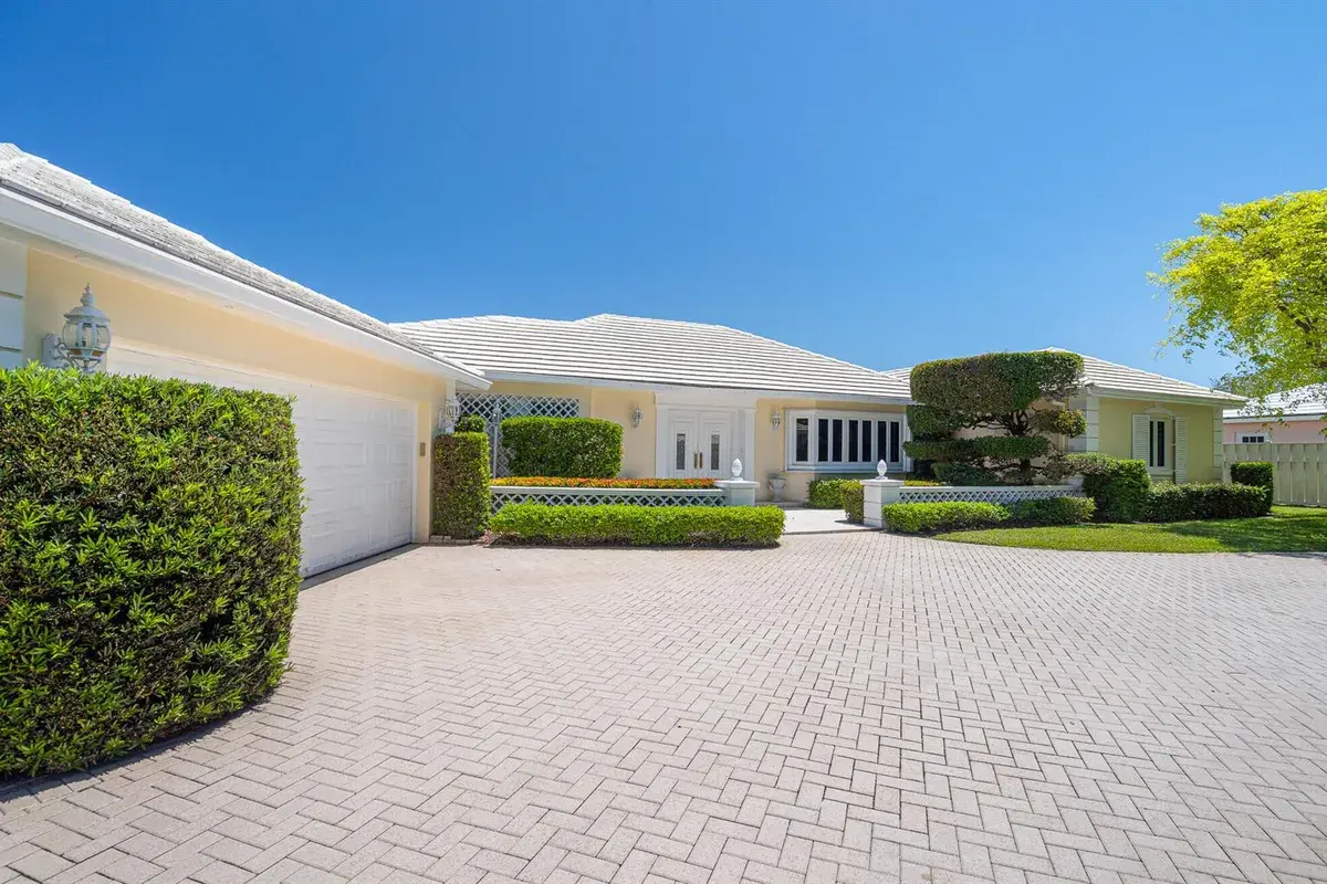 57 Cayuga Road, Sea Ranch Lakes FL 33308