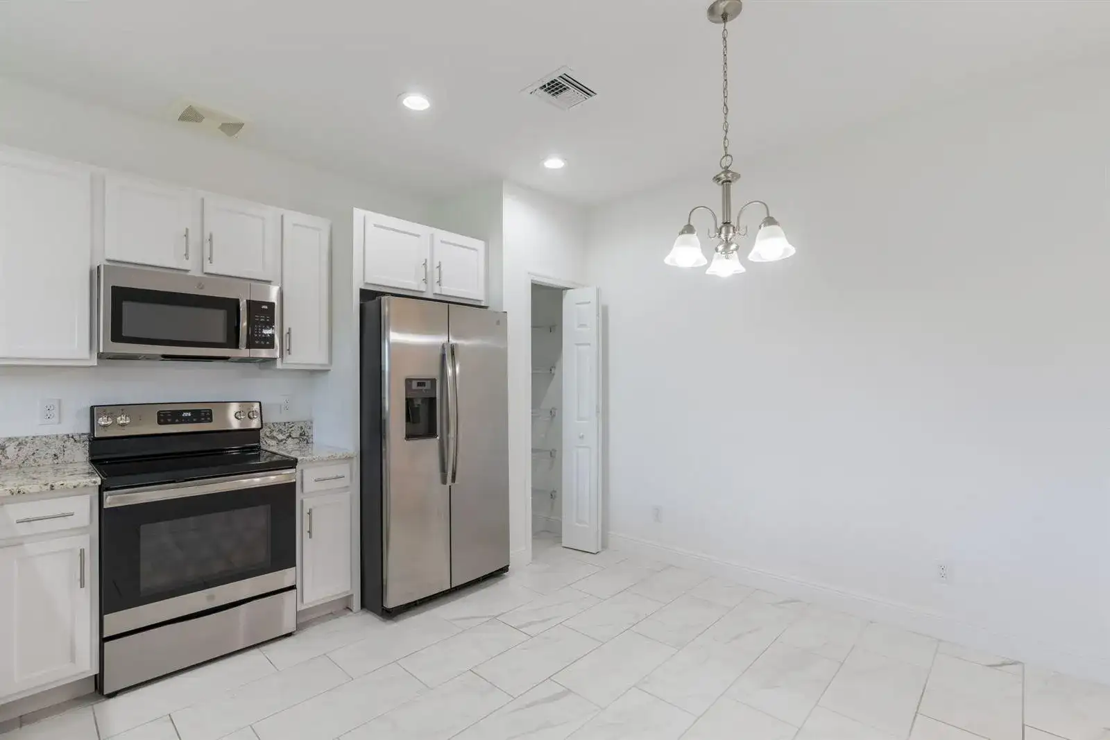 696 NE Waters Edge Lane, Port St. Lucie FL 34983 photo 5