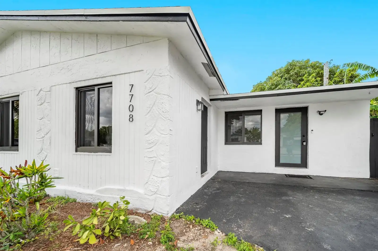 7708 SW 9th St, North Lauderdale FL 33068 photo 3