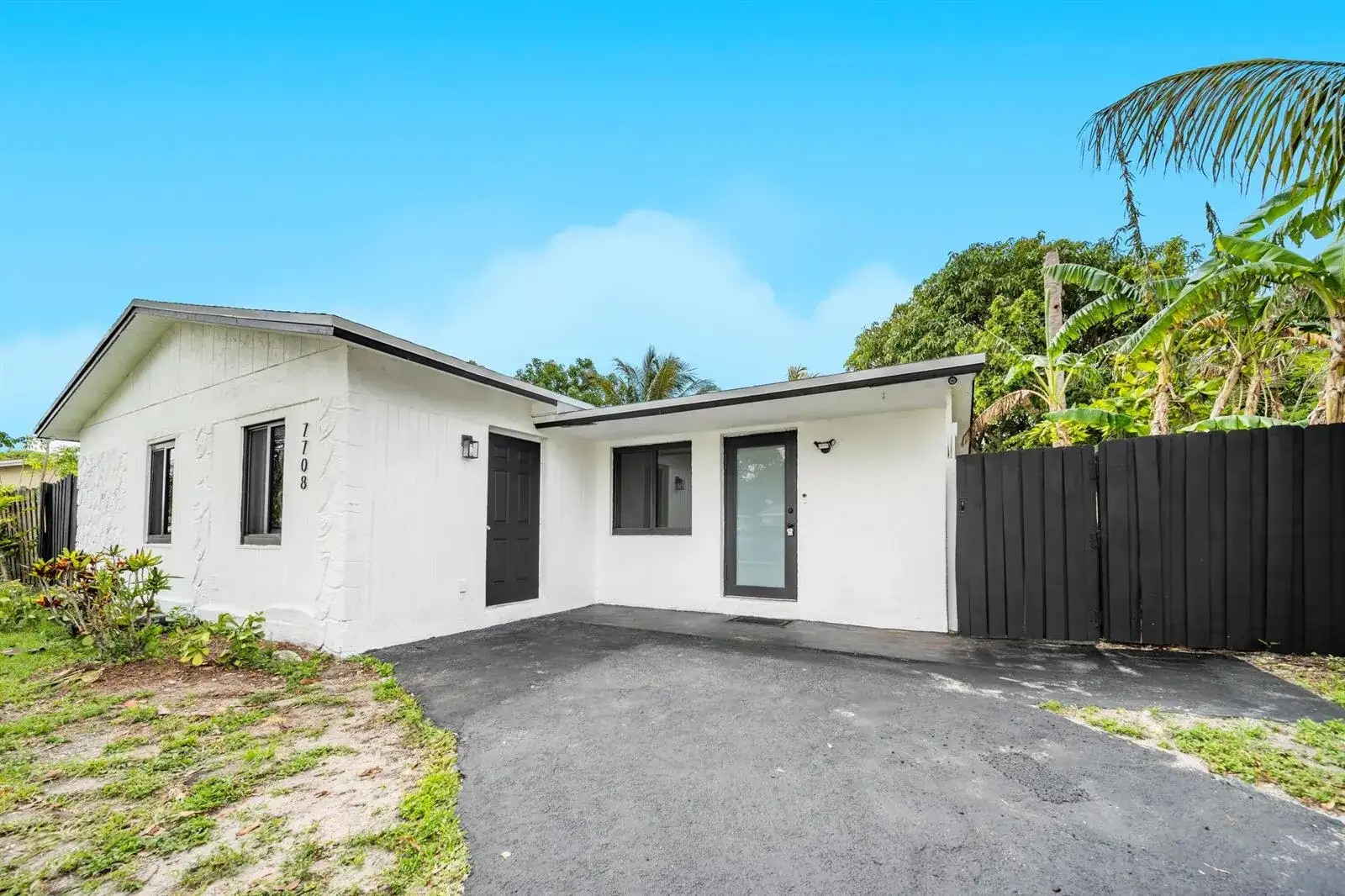 7708 SW 9th St, North Lauderdale FL 33068 photo 4