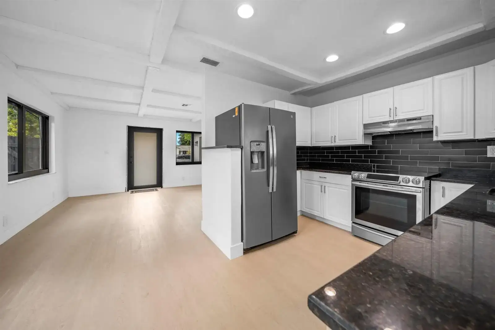 7708 SW 9th St, North Lauderdale FL 33068 photo 5