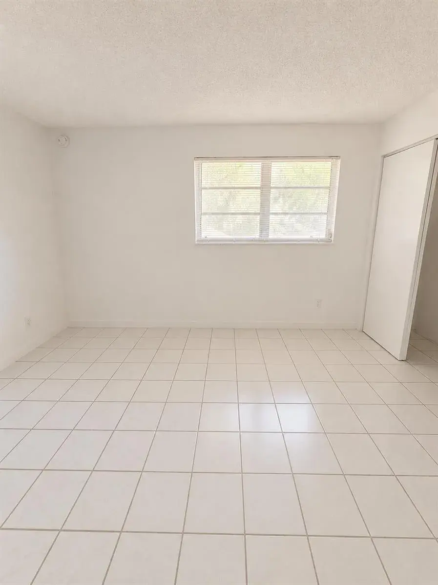 1150 NE 17th Court # 15, Fort Lauderdale FL 33305