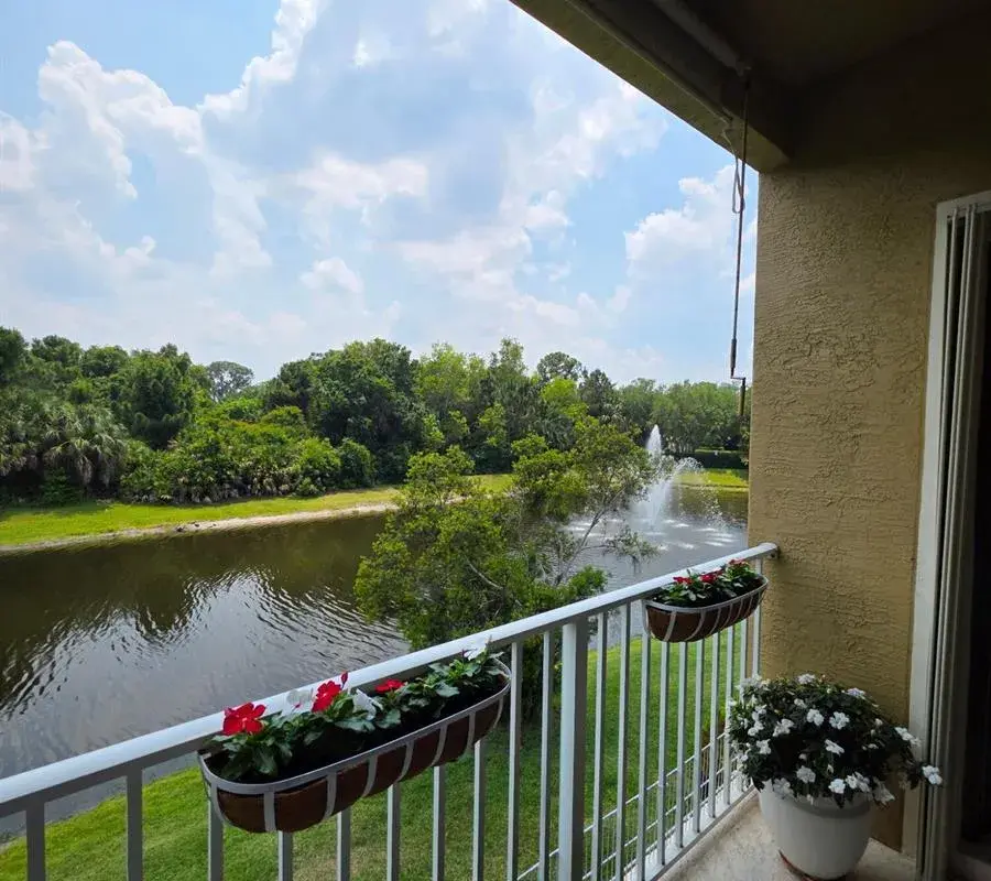 1560 SE Hampshire Way # 204, Stuart FL 34994