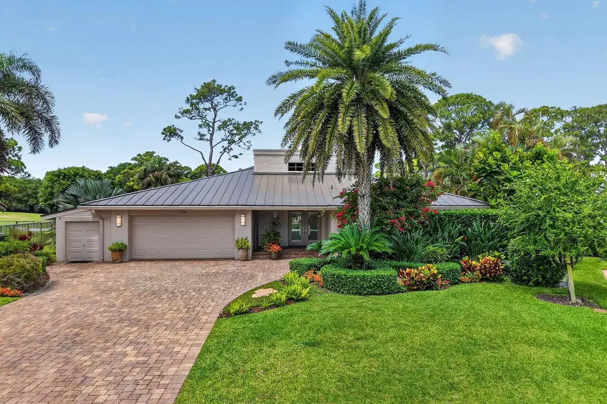 706 Foxpointe Circle, Delray Beach FL 33445