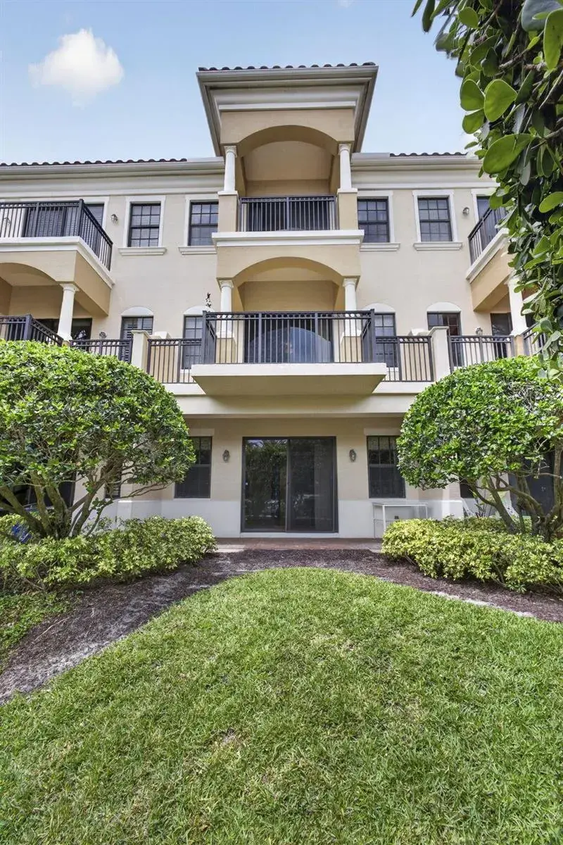 803 Del Sol Circle, Tequesta FL 33469