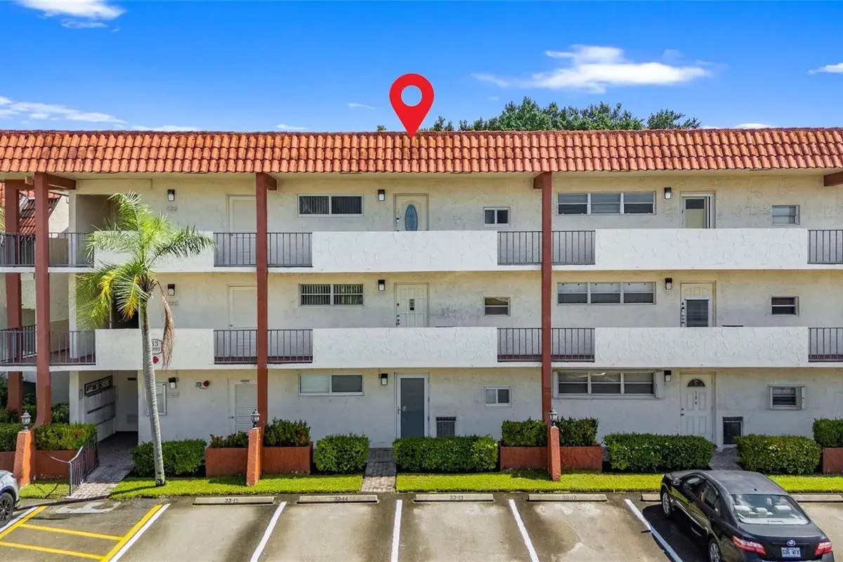 8990 S Hollybrook Boulevard Unit 305, Pembroke Pines FL 33025