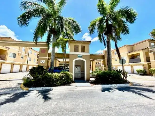 741 N Pine Island Road # 303, Plantation FL 33324