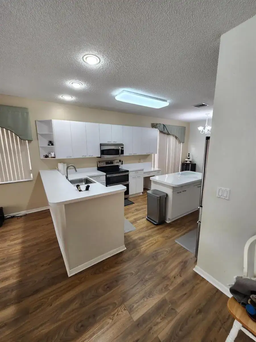 15729 NW Tenth Street NW, Pembroke Pines FL 33028 photo 3
