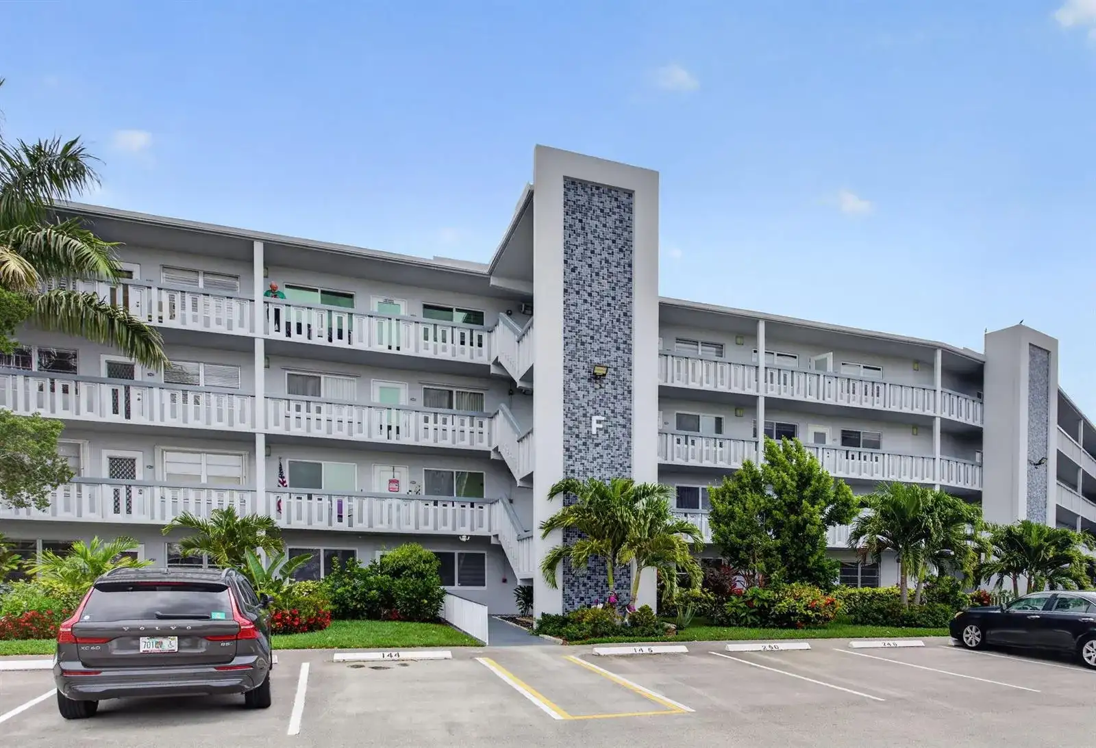 446 Richmond F, Deerfield Beach FL 33442 photo 3
