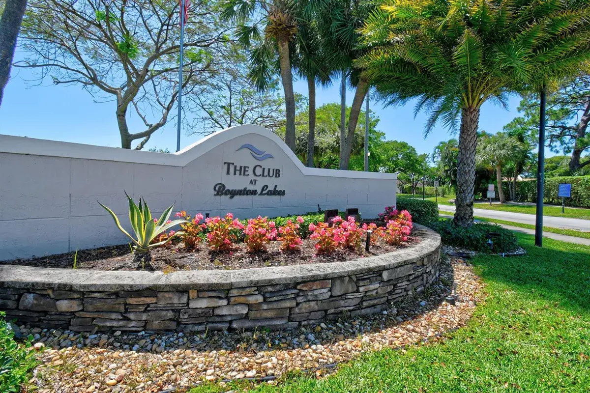 4 Knightsbridge Lane, Boynton Beach FL 33426