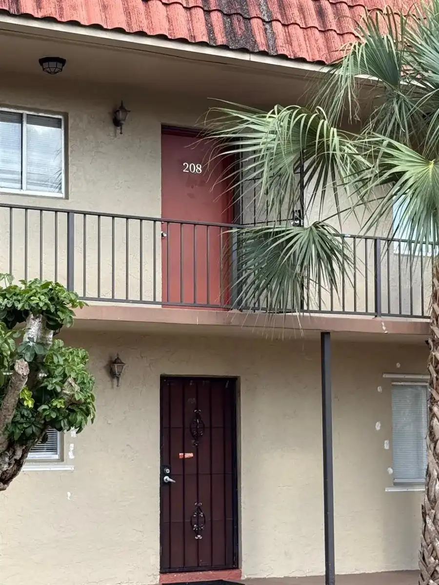 6074 Forest Hill Boulevard # 208, West Palm Beach FL 33415