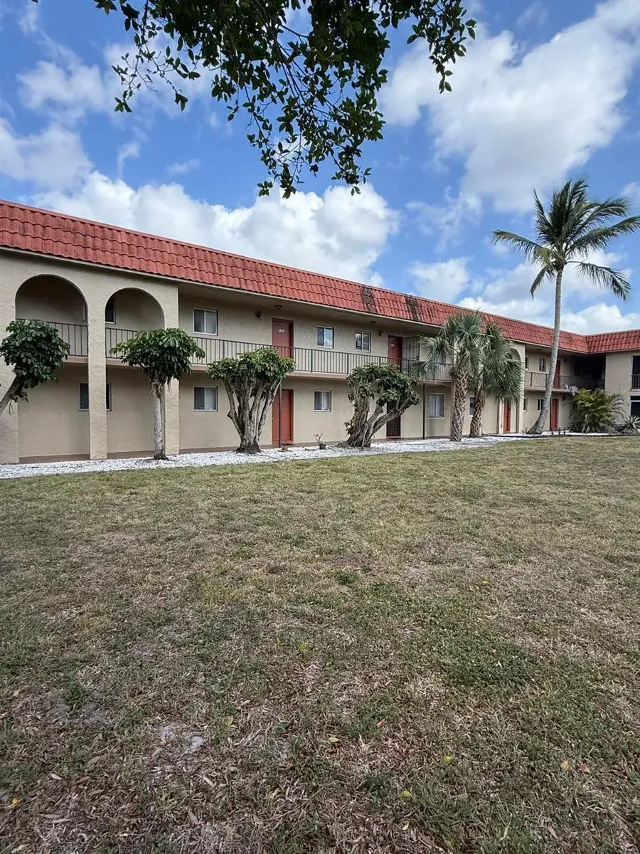 6074 Forest Hill Boulevard # 208, West Palm Beach FL 33415