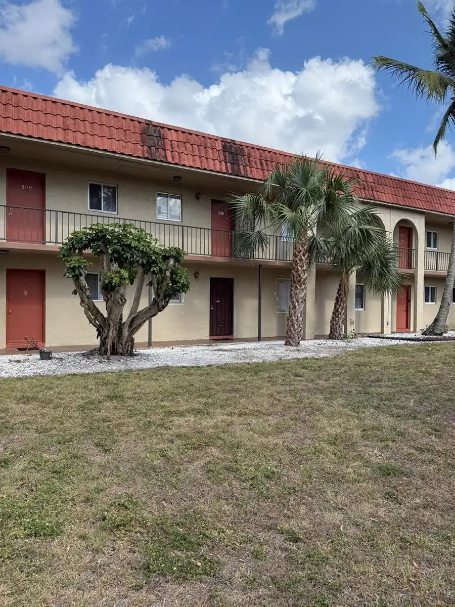 6074 Forest Hill Boulevard # 208, West Palm Beach FL 33415 photo 4