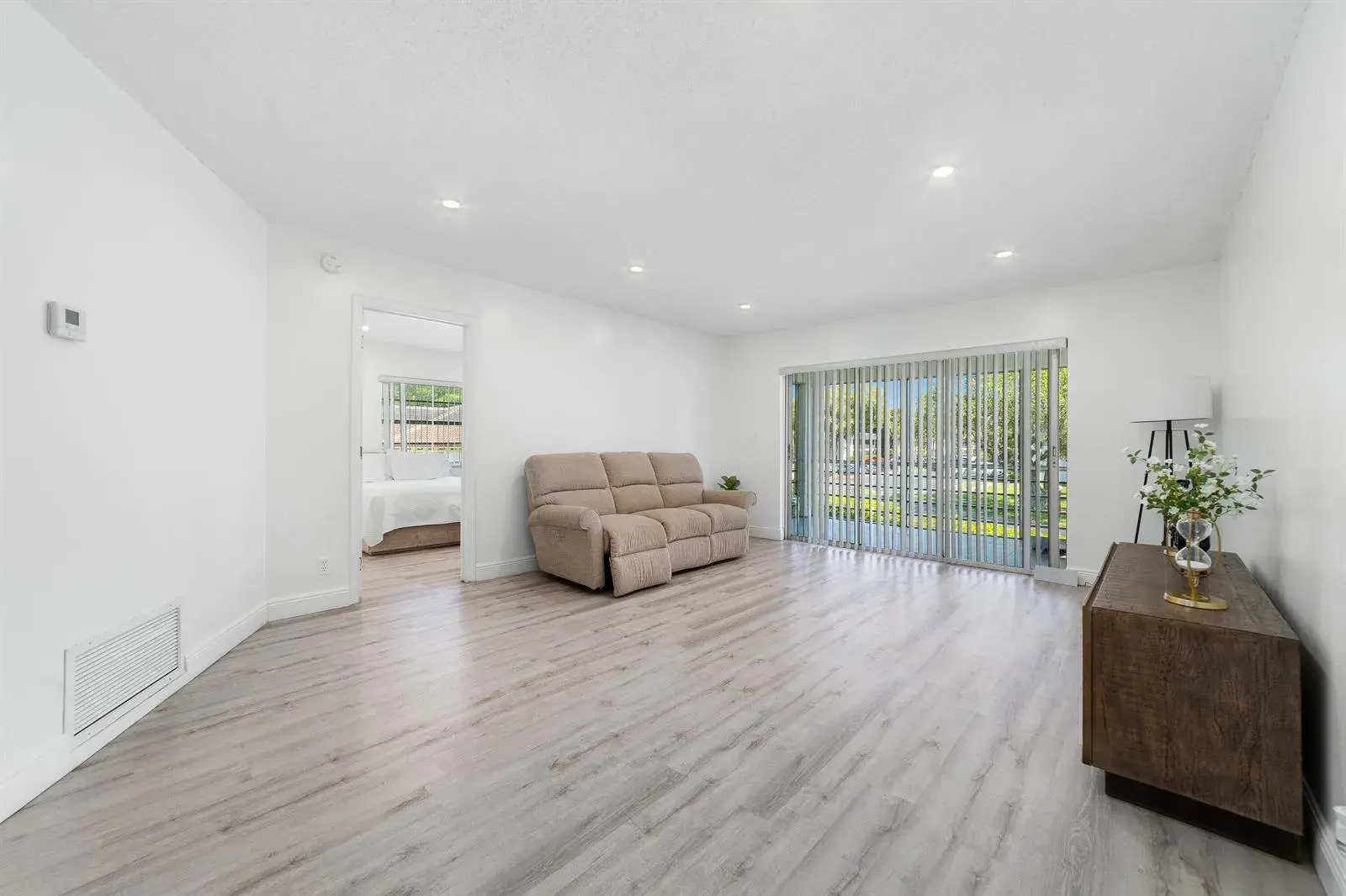 2710 Riverside Drive # 201a, Coral Springs FL 33065