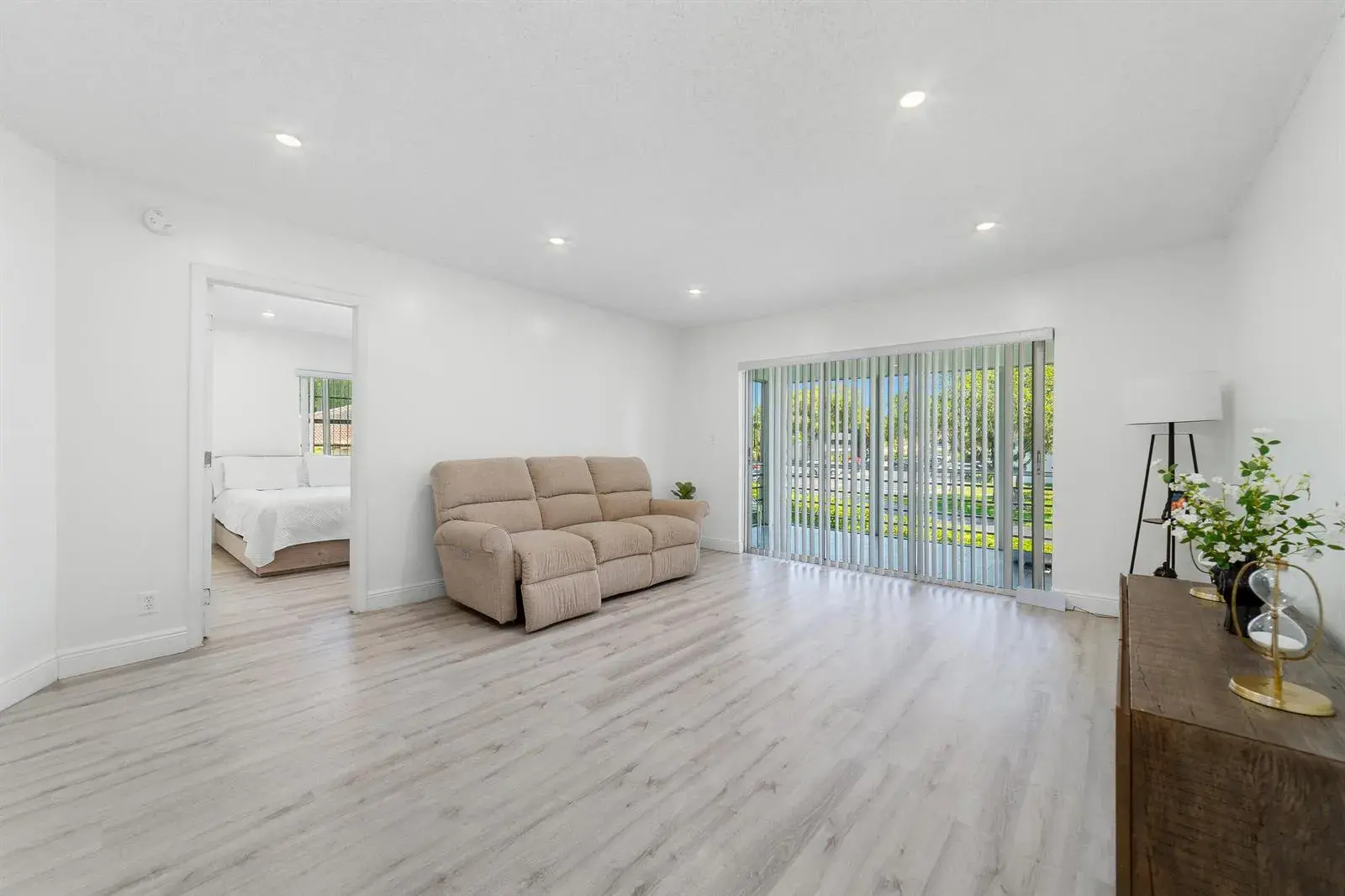2710 Riverside Drive # 201a, Coral Springs FL 33065