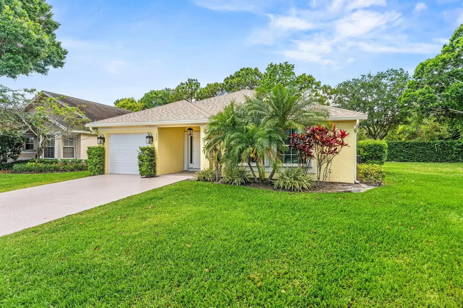 226 Moccasin Trail W, Jupiter FL 33458 photo 2