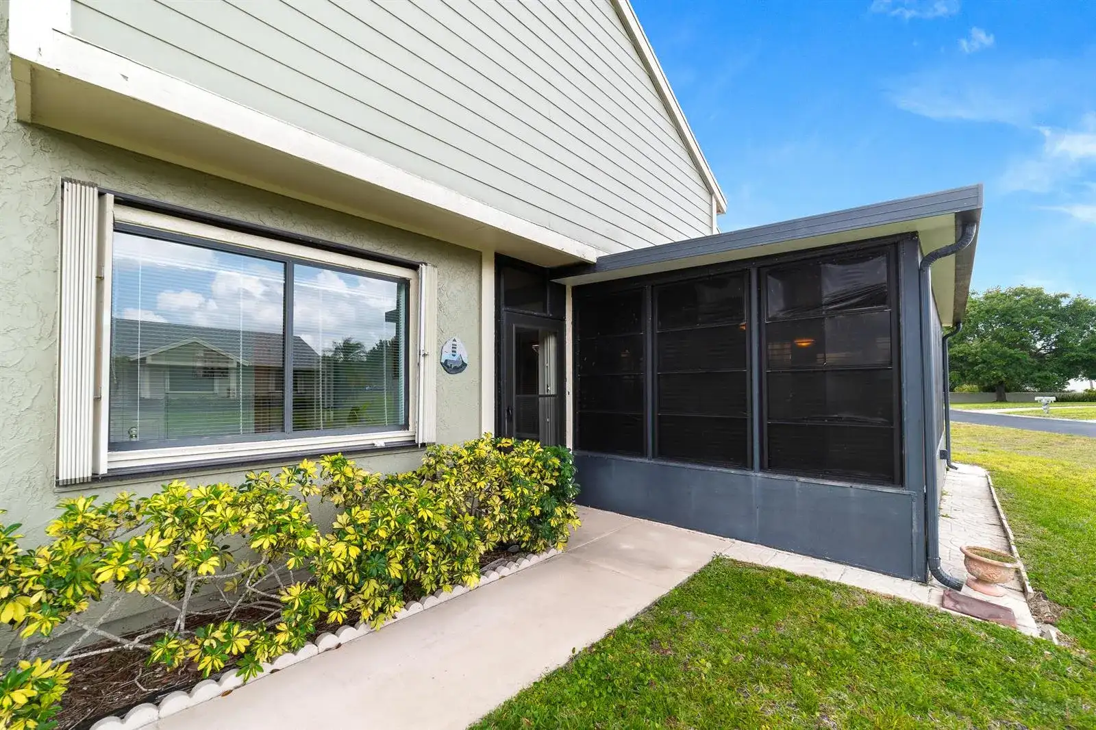 1533 SE Crayrich Court, Port St. Lucie FL 34952 photo 2