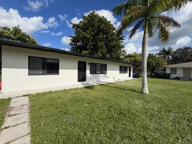 53 NE 16th Place, Fort Lauderdale FL 33305
