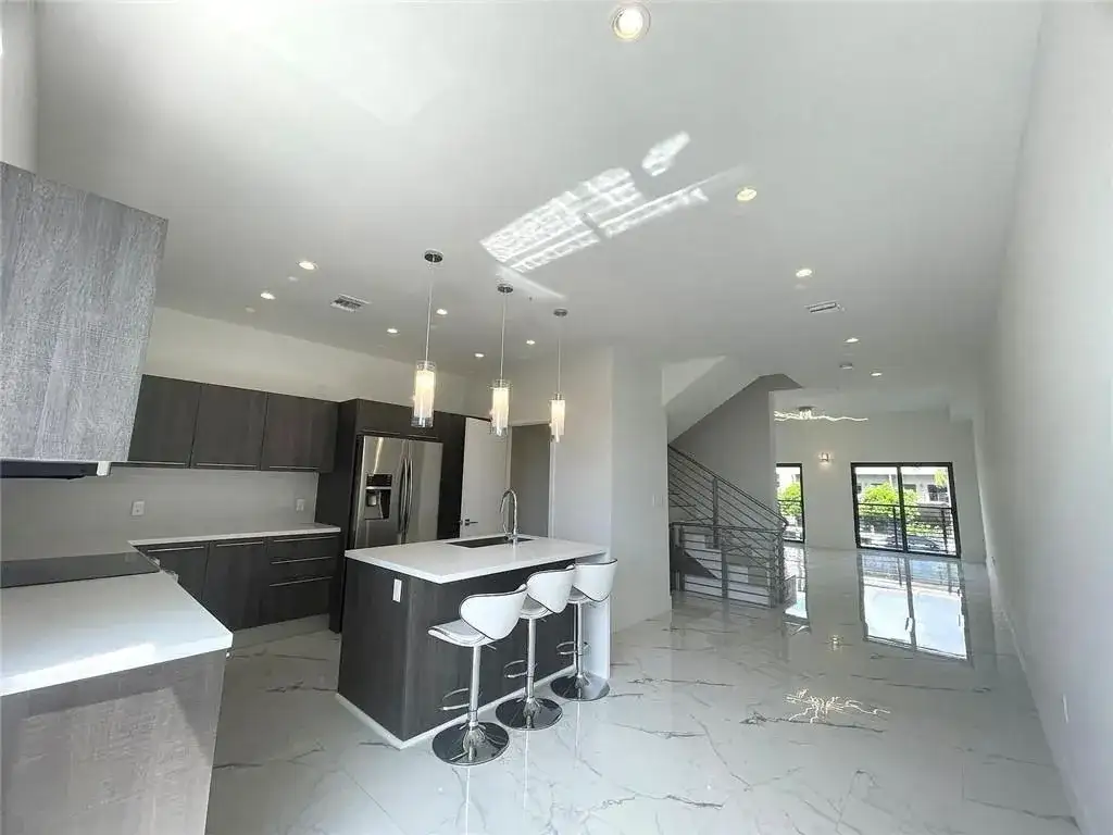 113 SE 1st Circle, Pompano Beach FL 33060 photo 2