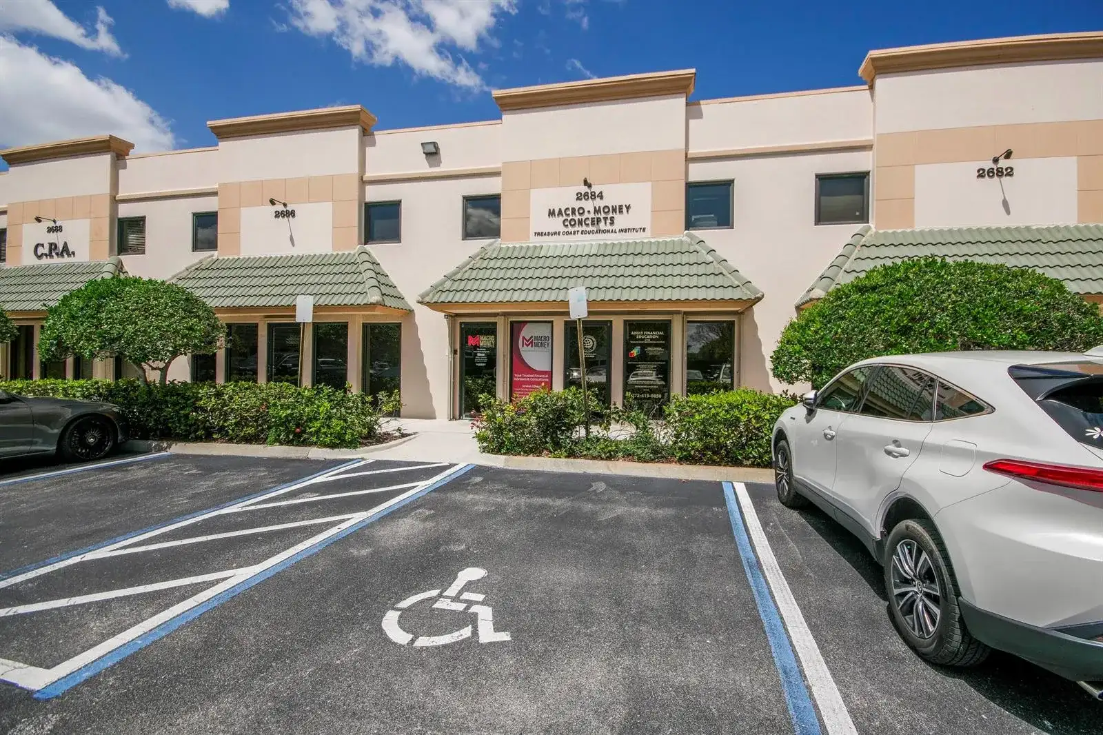 2684 SE Willoughby Boulevard, Stuart FL 34994 photo 2
