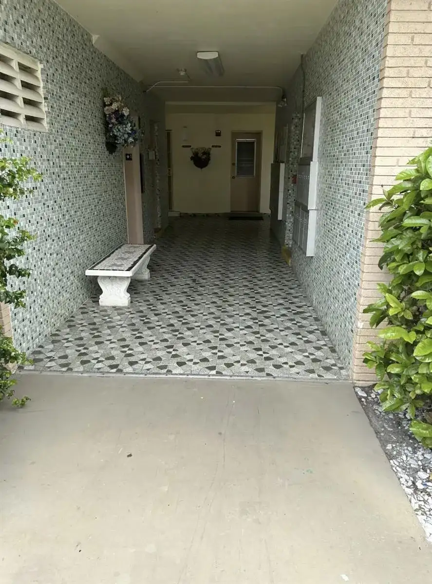 17050 NE 14th Avenue # 110, Miami FL 33162 photo 2
