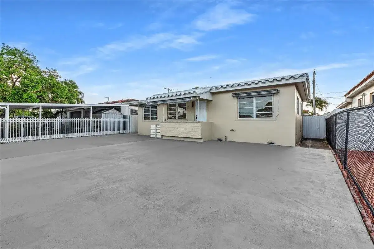 4719 E 8th Court, Hialeah FL 33013 photo 2