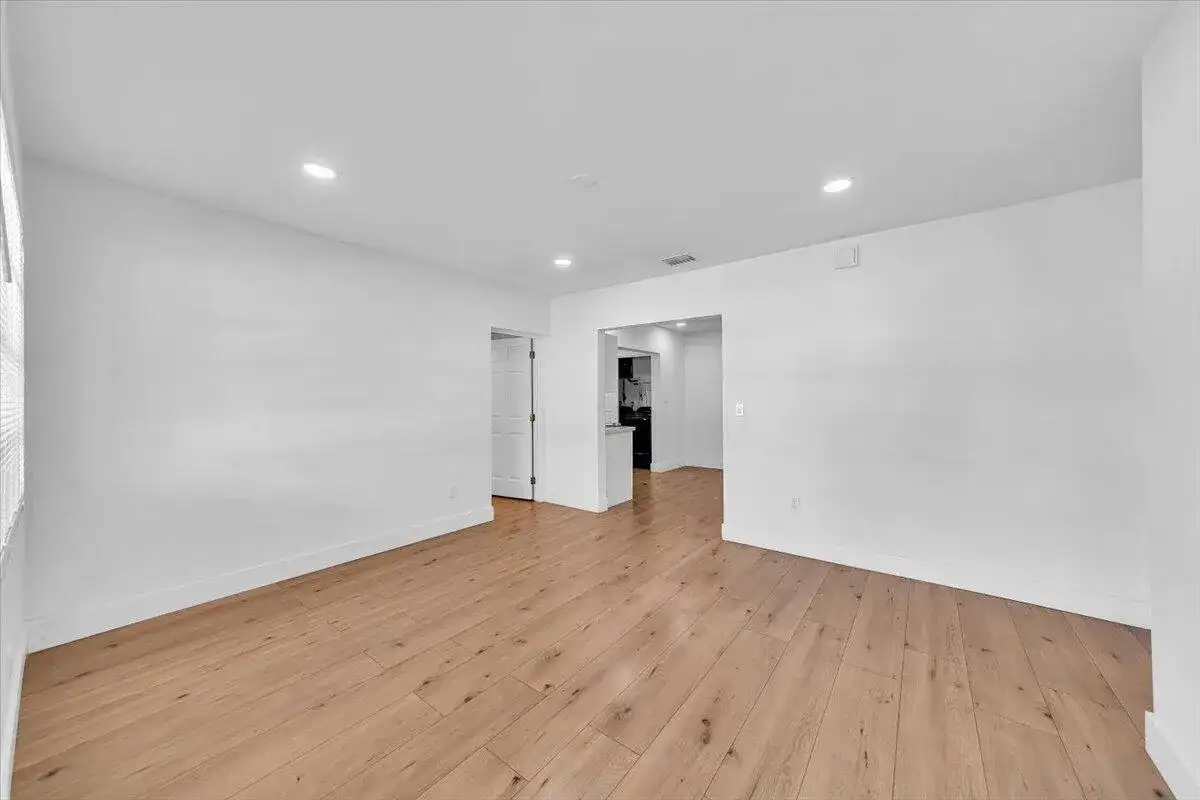 4719 E 8th Court, Hialeah FL 33013 photo 4