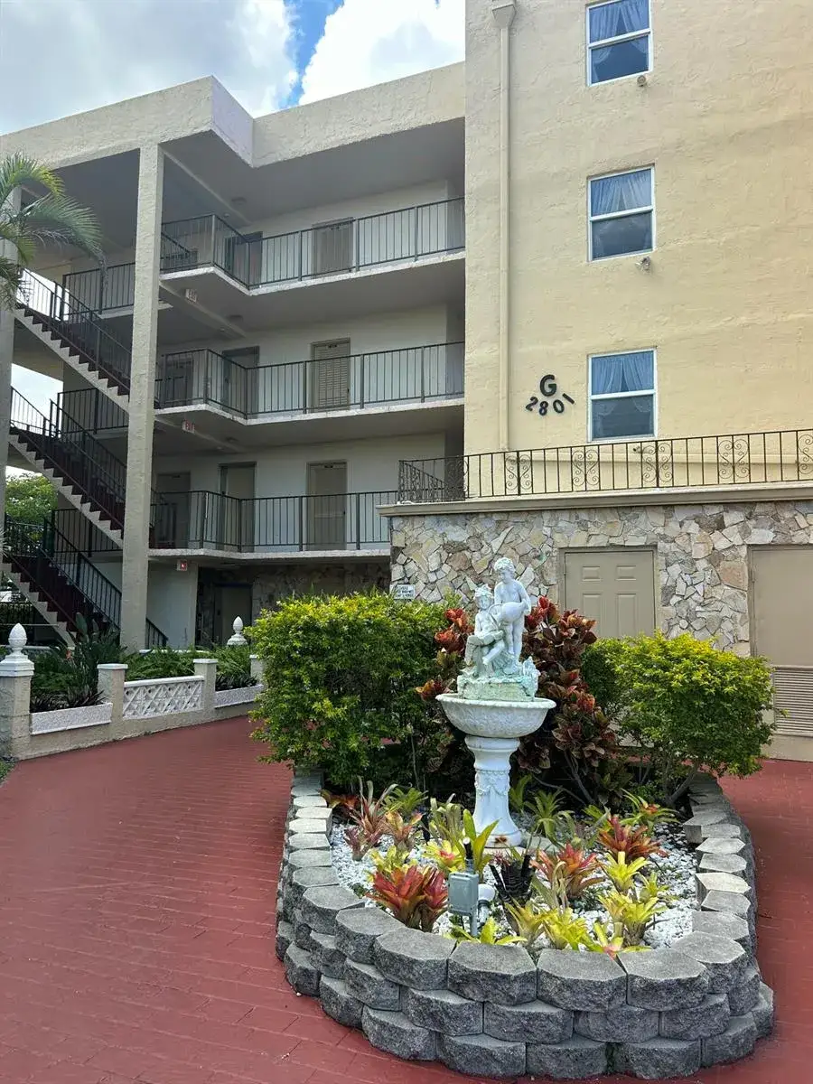 2801 Somerset Drive # 201, Lauderdale Lakes FL 33311