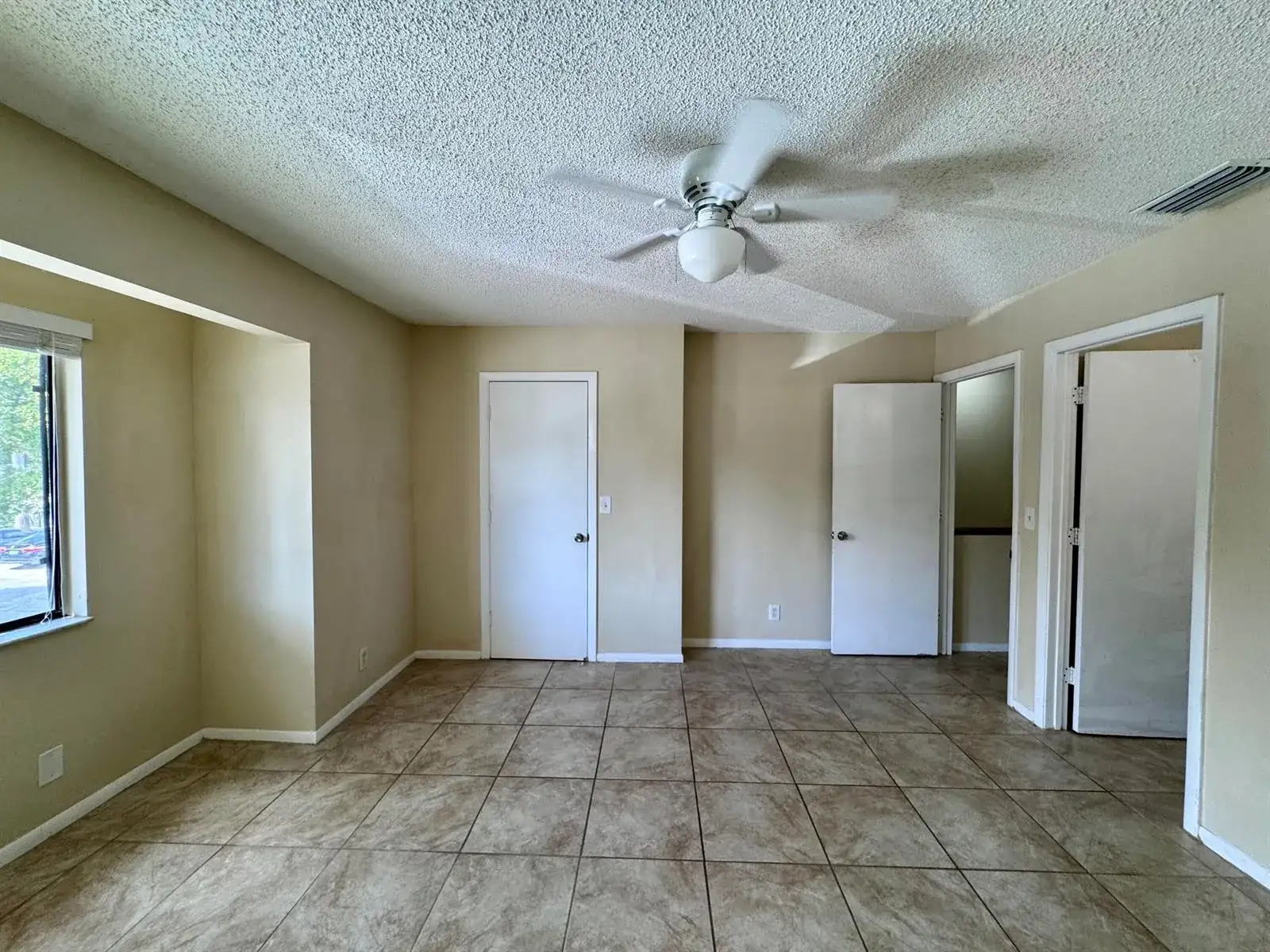 704 Riverside Drive, FL 33463 photo 2