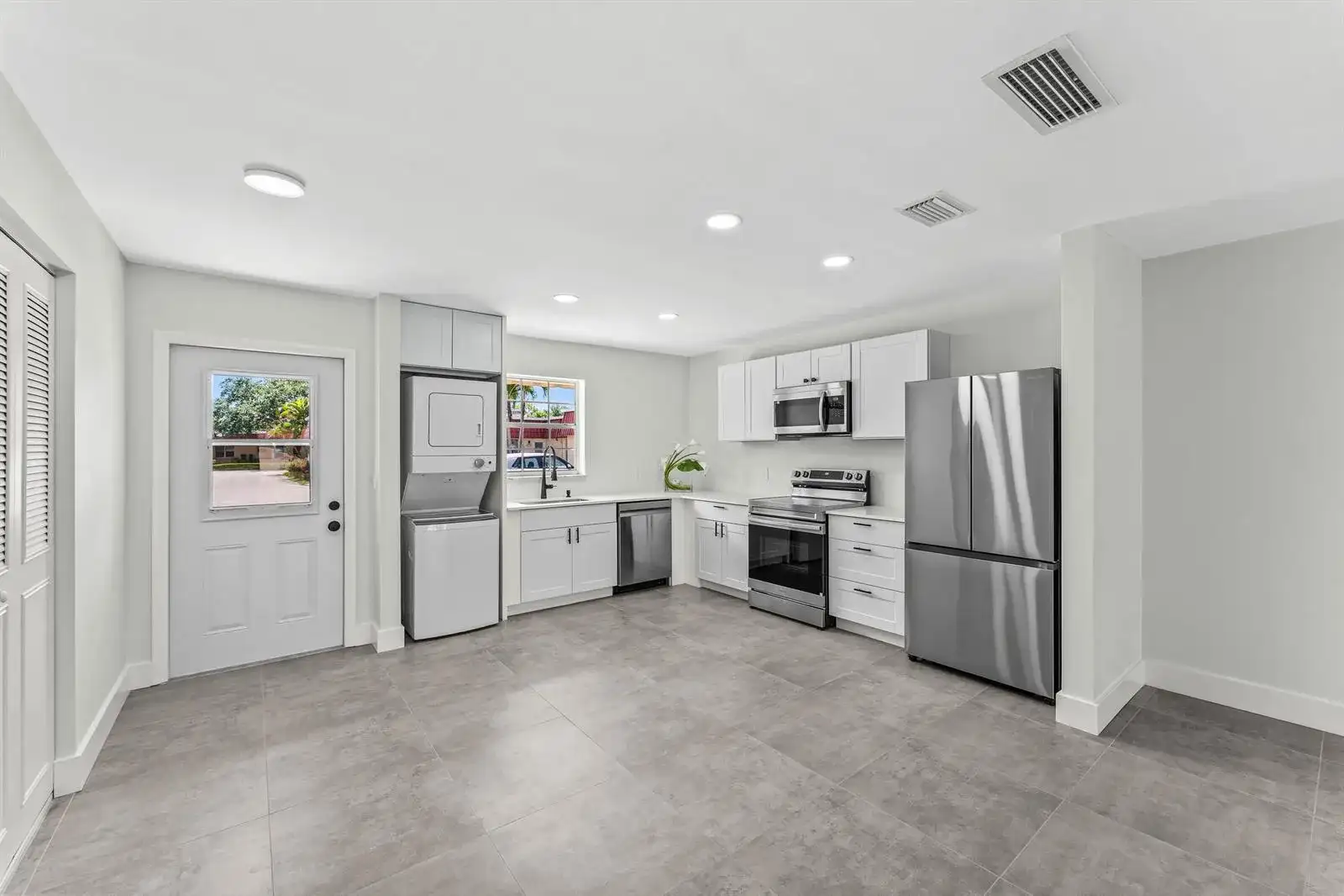 711 Laconia Circle # B, FL 33467 photo 5