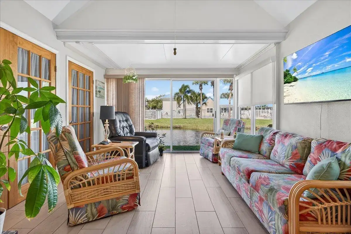 1827 Aynsley Way # 4, Vero Beach FL 32966 photo 3