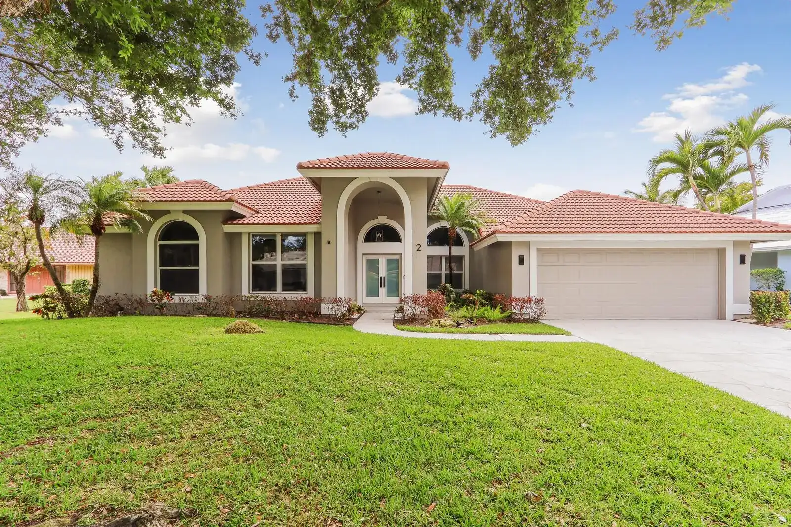 2 Old Fence Road, Palm Beach Gardens FL 33418