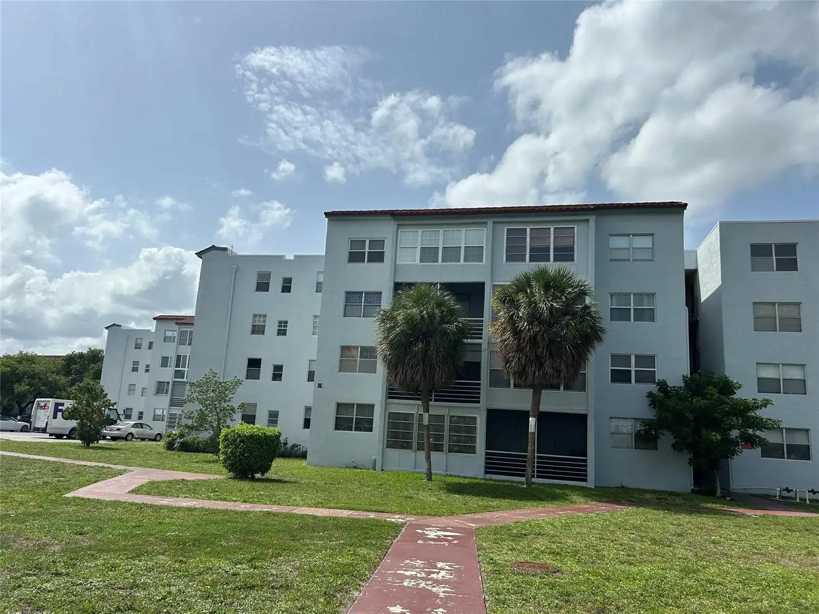 2860 Somerset Drive # 311k, Lauderdale Lakes FL 33311